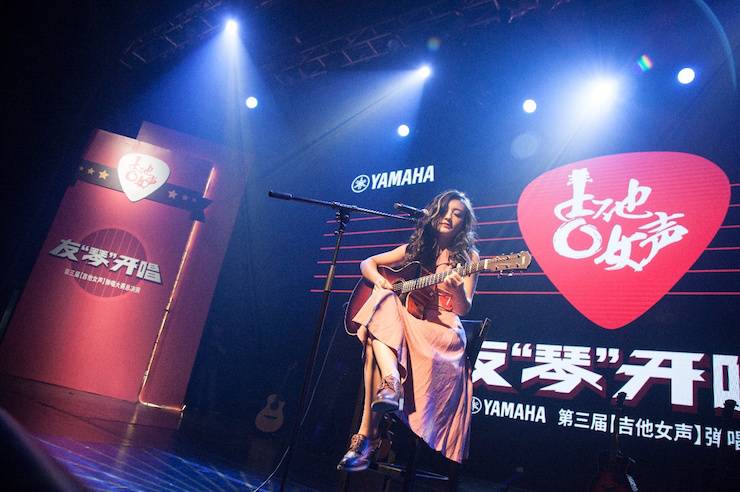 第四届“利记sbobet吉他女声弹唱大赛”总冠军出炉<br />温格夺冠，董冬冬担任评委