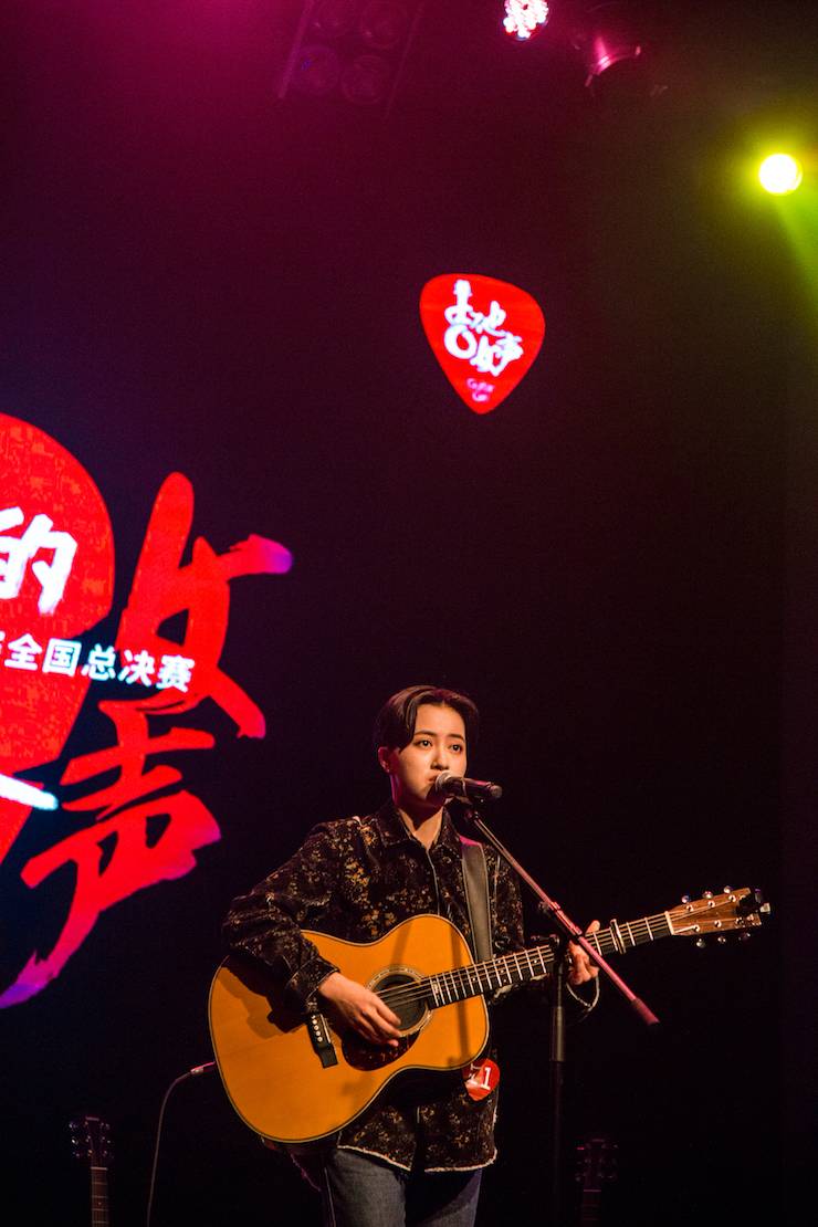 第四届“利记sbobet吉他女声弹唱大赛”总冠军出炉<br />温格夺冠，董冬冬担任评委